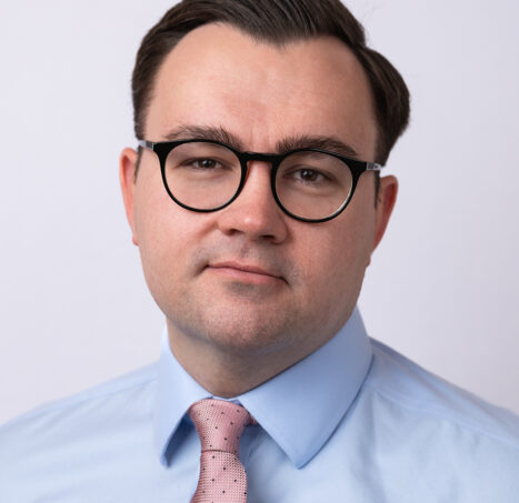 Photo of Alex Calder – Senior Practice Manager